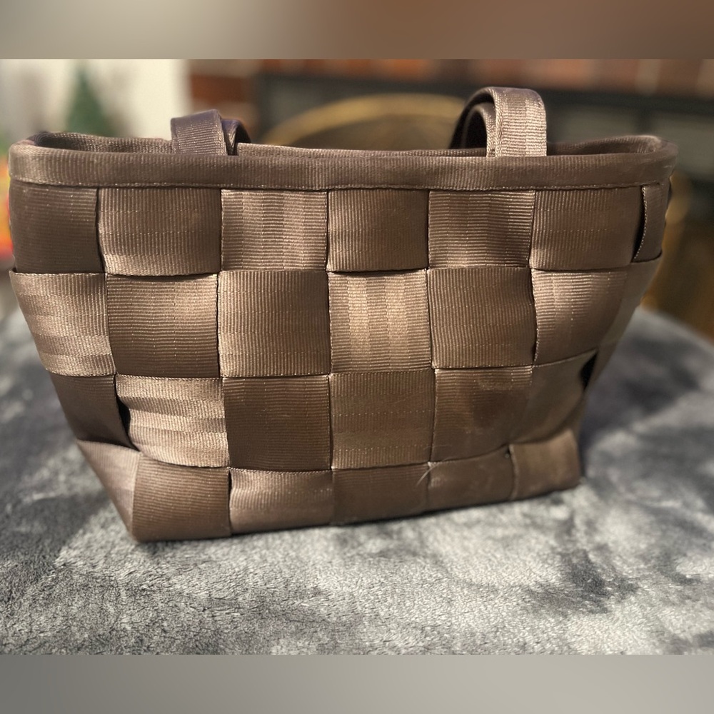 Harvey’s Seatbelt Bag Medium Sized Chocolate Woven Tote - Picture 13 of 15